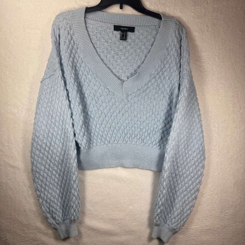 Forever 21 Light Blue Popcorn Knit Cropped V-Neck Sweater Medium